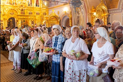 Божественная литургия в Свято-Троицком кафедральном соборе г. Саратова