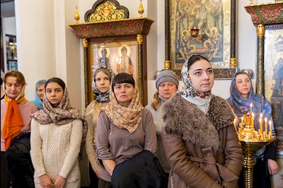 Божественная литургия на Архиерейском подворье – в храме в честь иконы Божией Матери «Утоли моя печали» г. Саратова