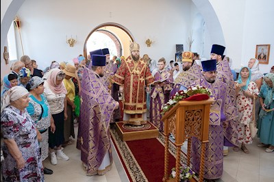 Митрополит Игнатий совершил великое освящение храма святых первоверховных апостолов Петра и Павла с. Куликовка Вольского района и Божественную литургию в новоосвященном храме