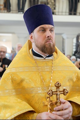 Митрополит Игнатий совершил Божественную литургию в Трехсвятительском храме г. Саратова