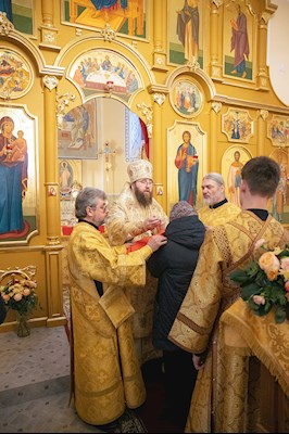 Митрополит Игнатий совершил Великое освящение храма святителя и Чудотворца Николая села Долгий Буерак Гагаринского района г. Саратова и Божественную литургию в новоосвященном храме