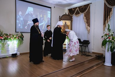 Митрополит Игнатий вручил дипломы выпускникам СПДС