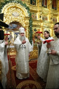 Рождественская Божественная литургия в Свято-Троицком кафедральном соборе Саратова