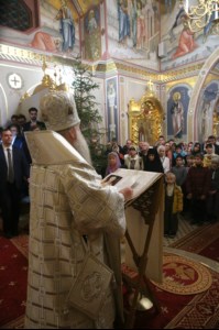 Митрополит Лонгин совершил Рождественское ночное богослужение
