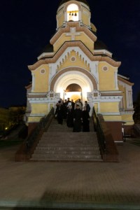 Литургия Преждеосвященных Даров, малое повечерие и утреня Великого Четвертка на Архиерейском подворье — в храме во имя святых равноапостольных Мефодия и Кирилла при СГУ