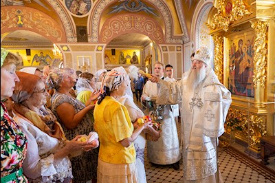 Божественная литургия в Свято-Троицком кафедральном соборе г. Саратова