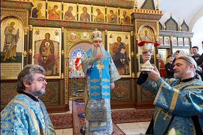 Божественная литургия на Архиерейском подворье – в храме в честь иконы Божией Матери «Утоли моя печали» г. Саратова