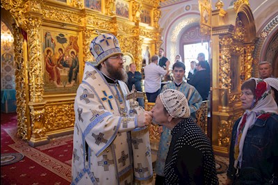 Митрополит Игнатий совершил Божественную литургию в Свято-Троицком кафедральном соборе Саратова