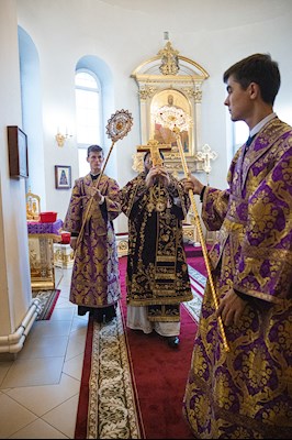 Митрополит Игнатий совершил всенощное бдение с чином воздвижения Креста в кафедральном соборе Живоначальной Троицы г. Вольска