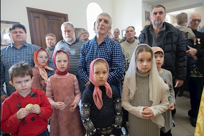 Митрополит Игнатий совершил Божественную литургию в Трехсвятительском храме г. Саратова