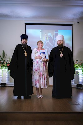 Митрополит Игнатий вручил дипломы выпускникам СПДС