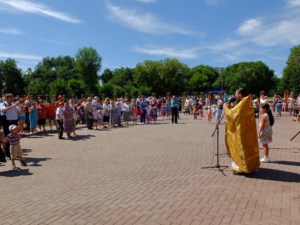 На территории Крестовоздвиженского храма г.Хвалынска установлена детская игровая площадка