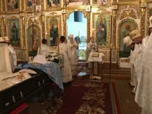 Митрополит Лонгин совершил заупокойную Литургию по почившему Митрополиту Нежинскому и Прилукскому Иринею