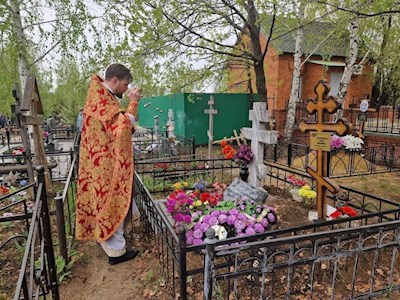 На Радоницу совершено поминовение усопших священнослужителей