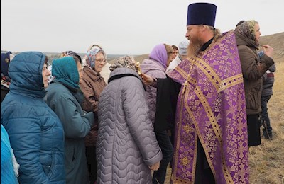 В Вольске освящен поклонный крест