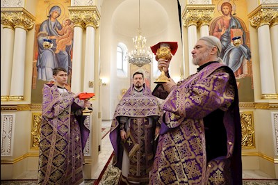 Митрополит Игнатий совершил Божественную литургию в соборном храме святителя Спиридона Тримифунтского г. Саратова