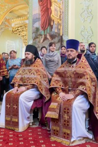 Вечерня в соединении с Литургией Василия Великого и чин умовения ног в храме в честь Покрова Пресвятой Богородицы г. Саратова