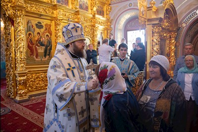 Митрополит Игнатий совершил Божественную литургию в Свято-Троицком кафедральном соборе Саратова