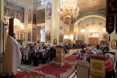 Митрополит Игнатий совершил Великую вечерню в соединении с Литургией святителя Василия Великого и чин Великого освящения воды в Покровском соборе г. Саратова