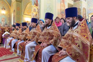Вечерня в соединении с Литургией Василия Великого и чин умовения ног в храме в честь Покрова Пресвятой Богородицы г. Саратова