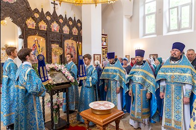 Божественная литургия в храма в честь иконы Божией Матери «Всех скорбящих Радость» г. Саратова