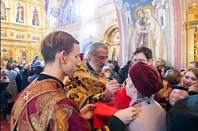 Божественная литургия в Свято-Троицком кафедральном соборе г. Саратова