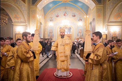 Митрополит Игнатий совершил Божественную литургию и молебен на новый год в Покровском соборе г. Саратова