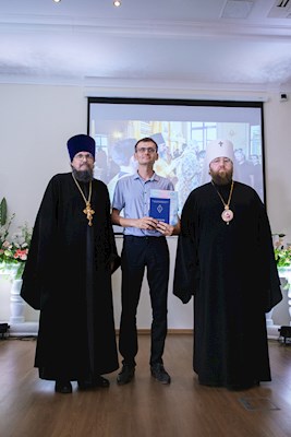 Митрополит Игнатий вручил дипломы выпускникам СПДС