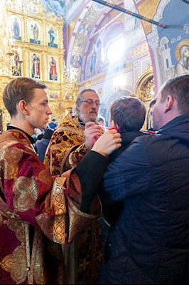 Божественная литургия в Свято-Троицком кафедральном соборе г. Саратова