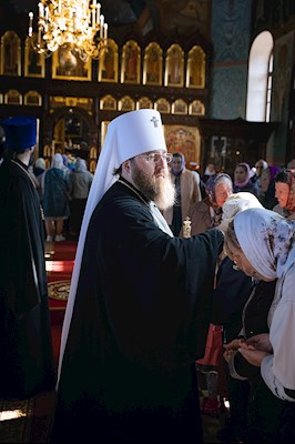Митрополит Игнатий совершил Божественную литургию в Крестовоздвиженском храме г. Хвалынска