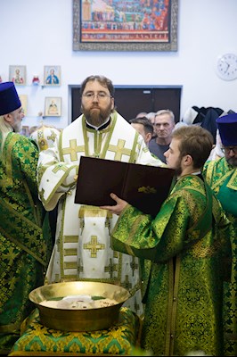 Митрополит Игнатий совершил Великое освящение храма преподобного Серафима Саровского р.п. Татищево и первую Божественную литургию в новоосвященном храме