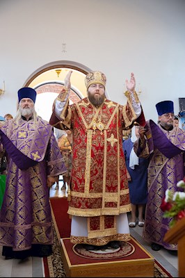 Митрополит Игнатий совершил великое освящение храма святых первоверховных апостолов Петра и Павла с. Куликовка Вольского района и Божественную литургию в новоосвященном храме