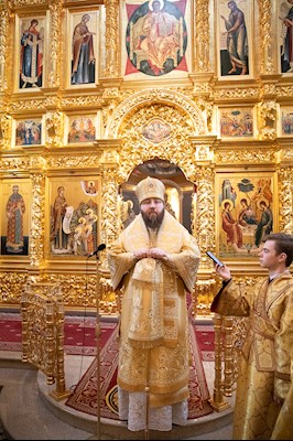 Митрополит Игнатий совершил Божественную литургию в Свято-Троицком кафедральном соборе Саратова