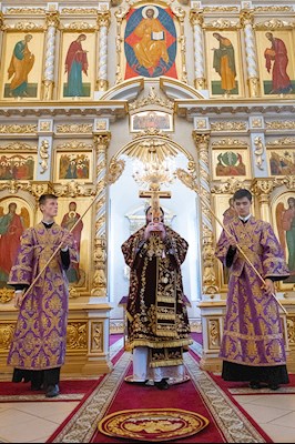 Митрополит Игнатий совершил всенощное бдение с чином воздвижения Креста в кафедральном соборе Живоначальной Троицы г. Вольска