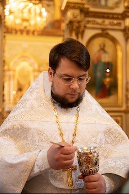 Митрополит Игнатий совершил Великую вечерню в соединении с Литургией святителя Василия Великого и чин Великого освящения воды в Покровском соборе г. Саратова