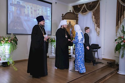 Митрополит Игнатий вручил дипломы выпускникам СПДС