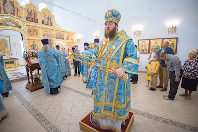 Митрополит Игнатий совершил великое освящение храма Владимирской иконы Божией Матери и Божественную литургию в новоосвященном храме