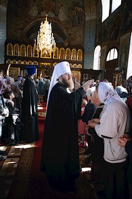 Митрополит Игнатий совершил Божественную литургию в Крестовоздвиженском храме г. Хвалынска