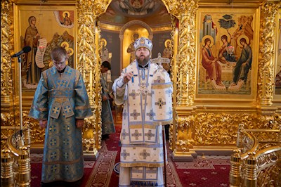 Митрополит Игнатий совершил Божественную литургию в Свято-Троицком кафедральном соборе Саратова