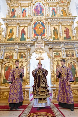 Митрополит Игнатий совершил всенощное бдение с чином воздвижения Креста в кафедральном соборе Живоначальной Троицы г. Вольска