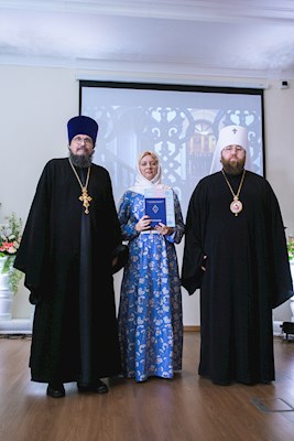 Митрополит Игнатий вручил дипломы выпускникам СПДС