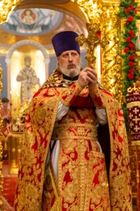Митрополит Лонгин совершил пасхальное богослужение
