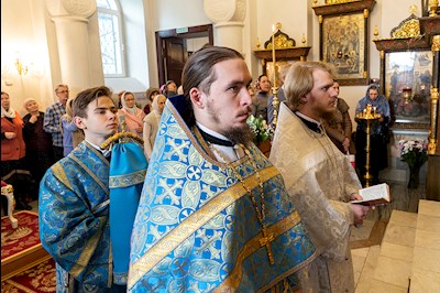 Божественная литургия на Архиерейском подворье – в храме в честь иконы Божией Матери «Утоли моя печали» г. Саратова