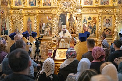 Митрополит Игнатий совершил Божественную литургию в Свято-Троицком кафедральном соборе Саратова
