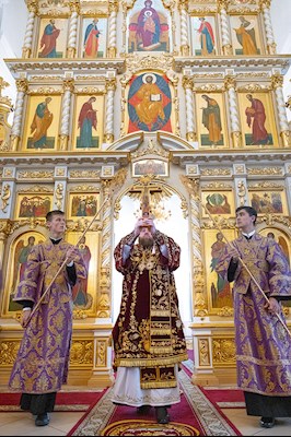 Митрополит Игнатий совершил всенощное бдение с чином воздвижения Креста в кафедральном соборе Живоначальной Троицы г. Вольска