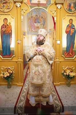 Митрополит Игнатий совершил Великое освящение храма святителя и Чудотворца Николая села Долгий Буерак Гагаринского района г. Саратова и Божественную литургию в новоосвященном храме