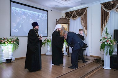 Митрополит Игнатий вручил дипломы выпускникам СПДС