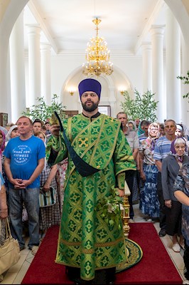Божественная литургия в соединении с вечерней в Свято-Троицком кафедральном соборе г. Вольска