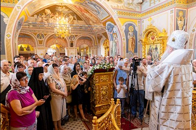 Божественная литургия в Свято-Троицком кафедральном соборе г. Саратова