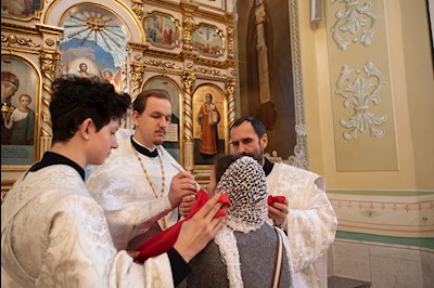 Митрополит Игнатий совершил Великую вечерню в соединении с Литургией святителя Василия Великого и чин Великого освящения воды в Покровском соборе г. Саратова